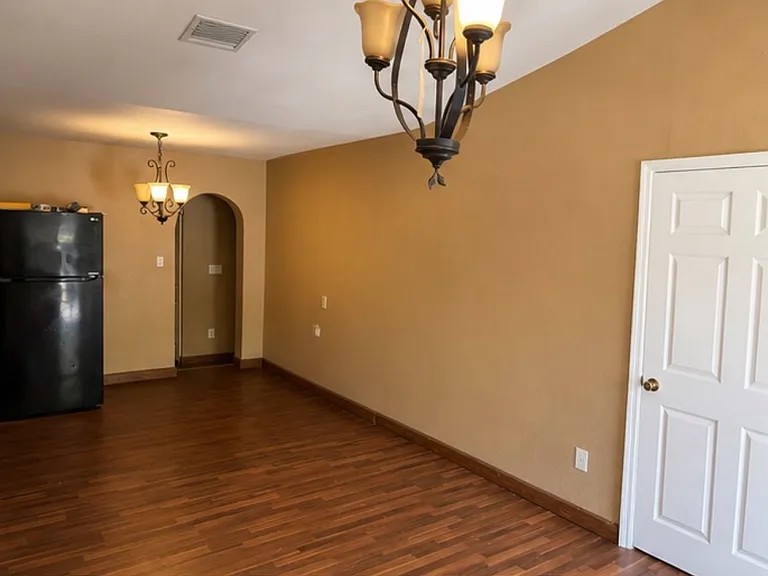 540 Colfax Dr — Photo 4
