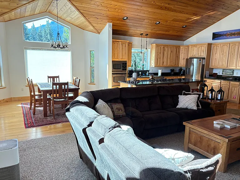 1637 Black Bart Ct — Photo 9