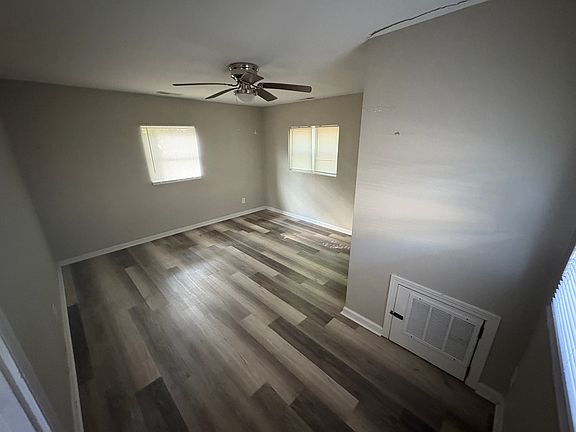 4th image of 918 Charles Ave #B
