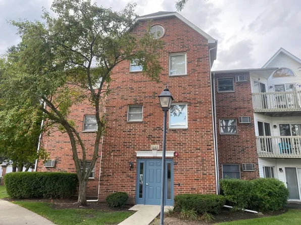 1343 Cunat Ct APT 2B, Lake In The Hills, IL 60156