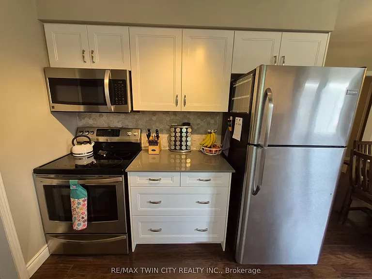 384 Pioneer Dr — Photo 5