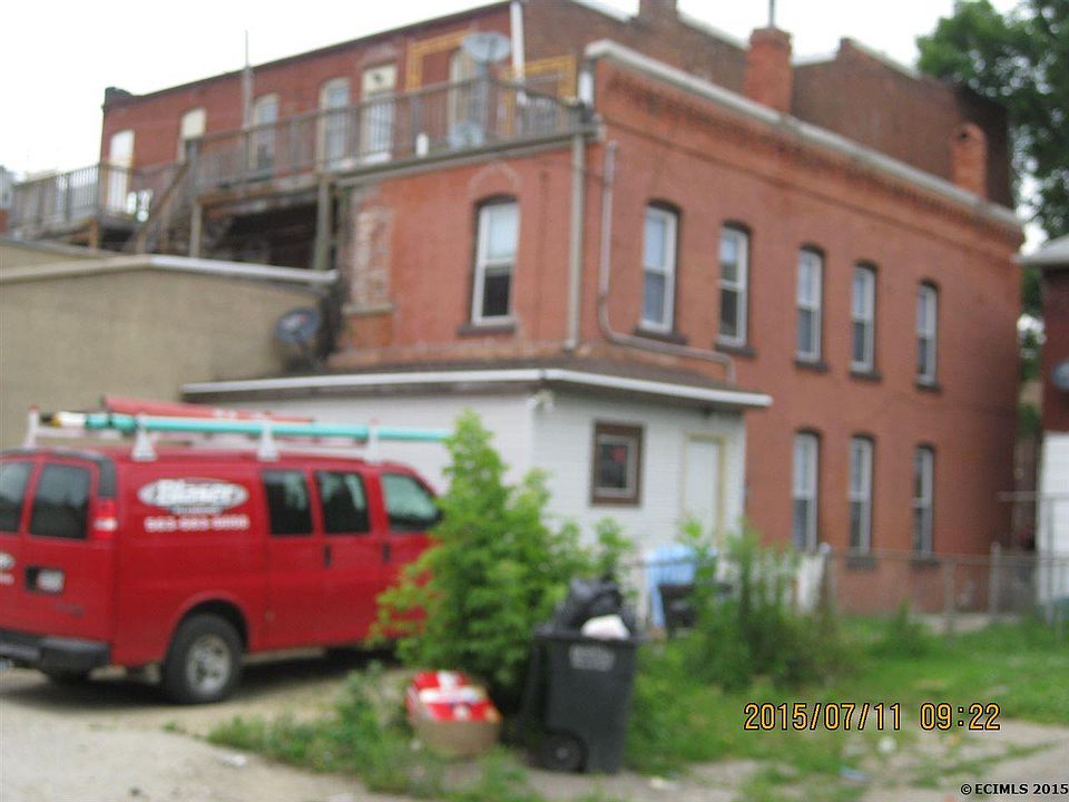 2nd image of 1905 Jackson St