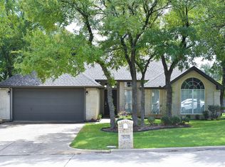 2620 Bent Tree Dr, Hurst, TX 76054