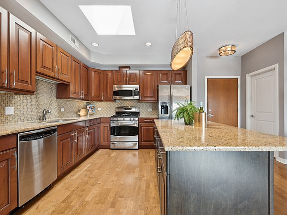 5th image of 5858 N Broadway Ave #604