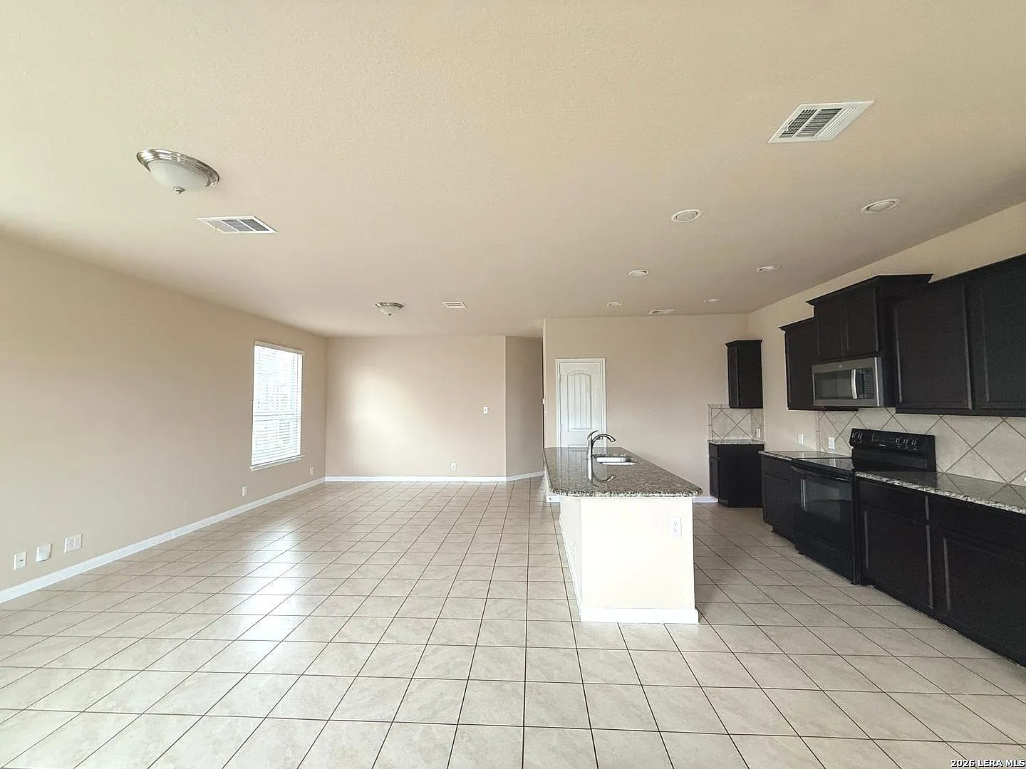 4 bed, 1625 sqft, $1,750 — Photo 2