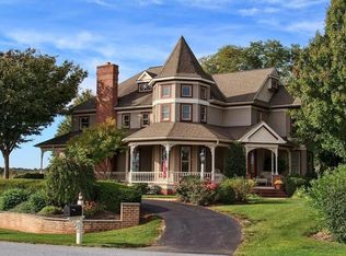 2051 Waterford Dr, Lancaster, PA 17601