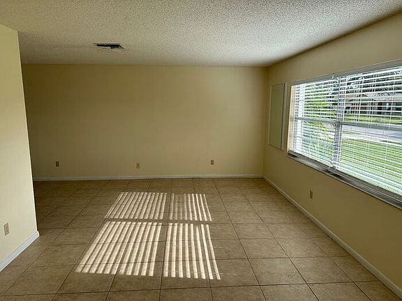 2nd image of 820 Royalton Rd