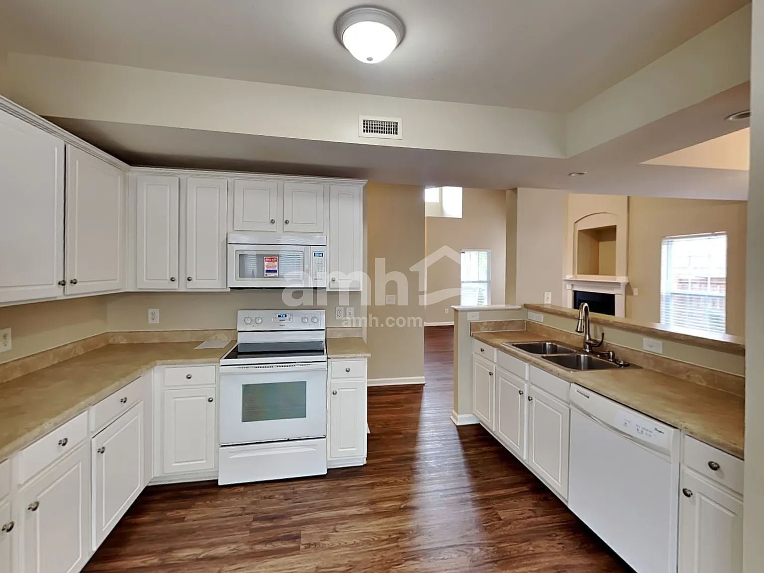 4 bed, 2.5 bath, 2358 sqft, $2,980 — Photo 4