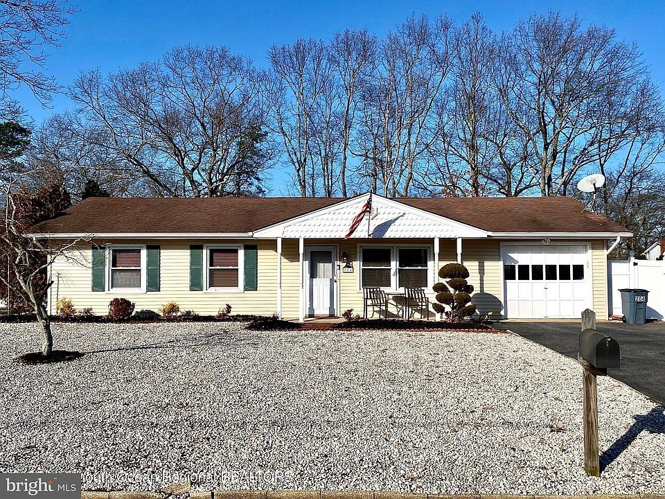 1st image of 204 Lawrence Dr