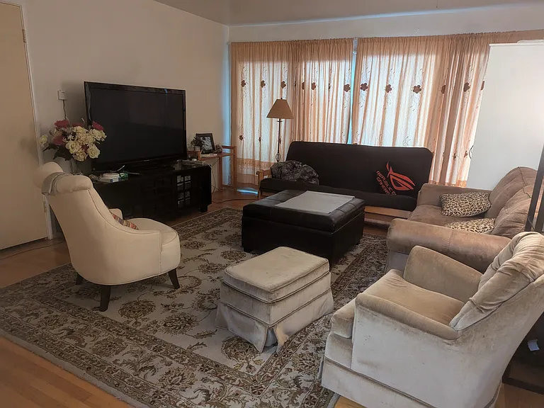 284 38th St #3 — Photo 7
