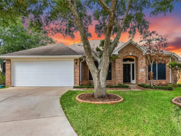 8823 Saratoga Dr, Sugar Land, TX 77479