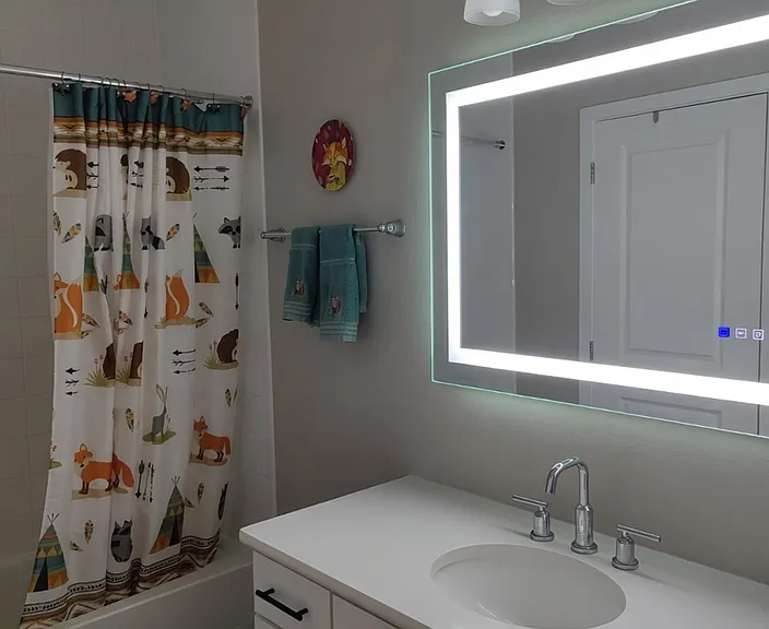 Full bathroom, 2nd floor