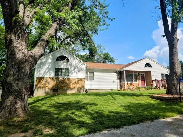 7205 Elm Dr, Atchison, KS 66002