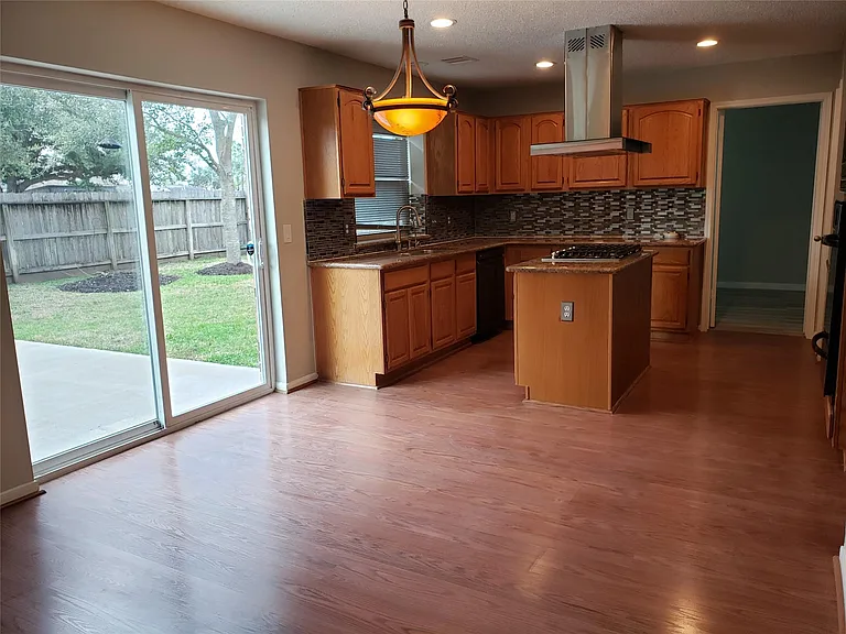 8714 Warrenford Dr — Photo 10