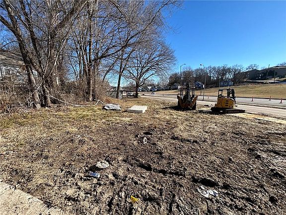 3rd image of 3151 Poplar Ave