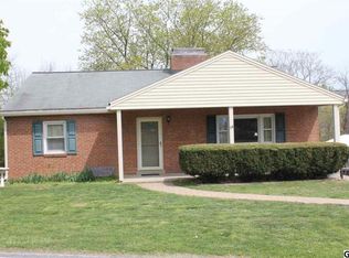 18 Oakshire Dr, Hummelstown, PA 17036