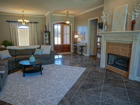5th image of 210 Meadowlands Dr