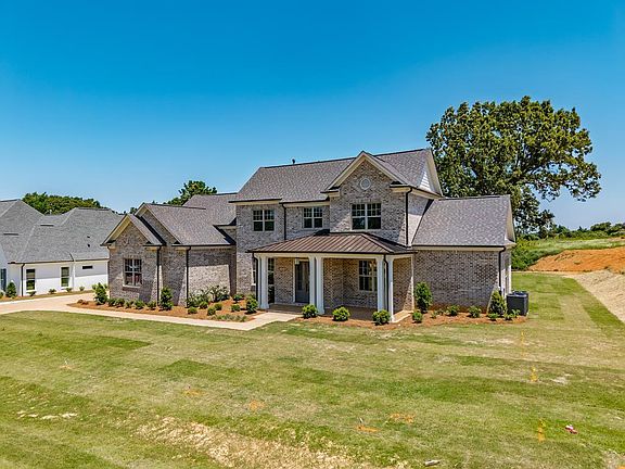 2nd image of 1006 Belle Terre Ln