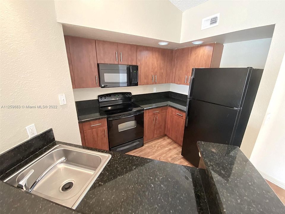 1st image of 565 Vista Isles Dr APT 2026
