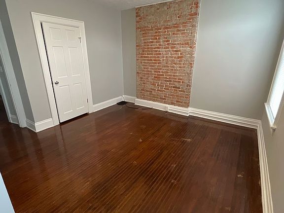 5th image of 880-896 E Whittier St #886