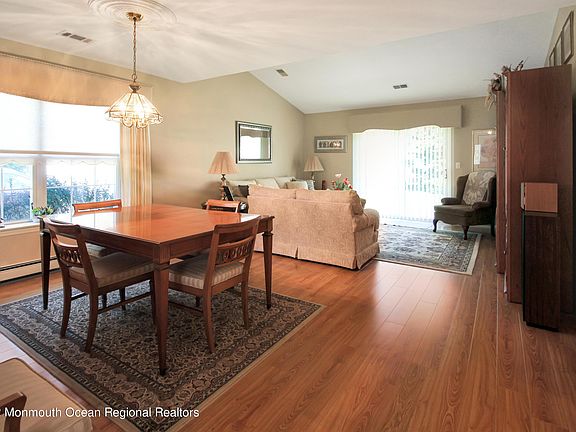 5th image of 305 Gardenia Dr