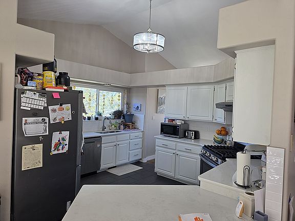 5th image of 790 E Fiddlers Canyon Rd