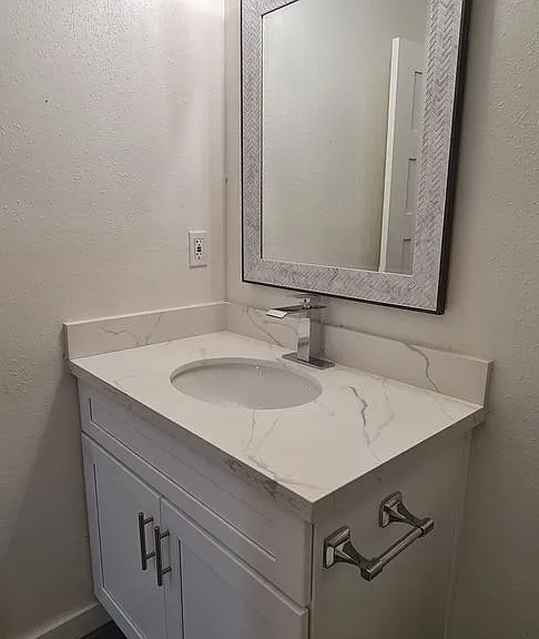 Newly Renovated 3 Bedroom Home in Orange — Photo 6