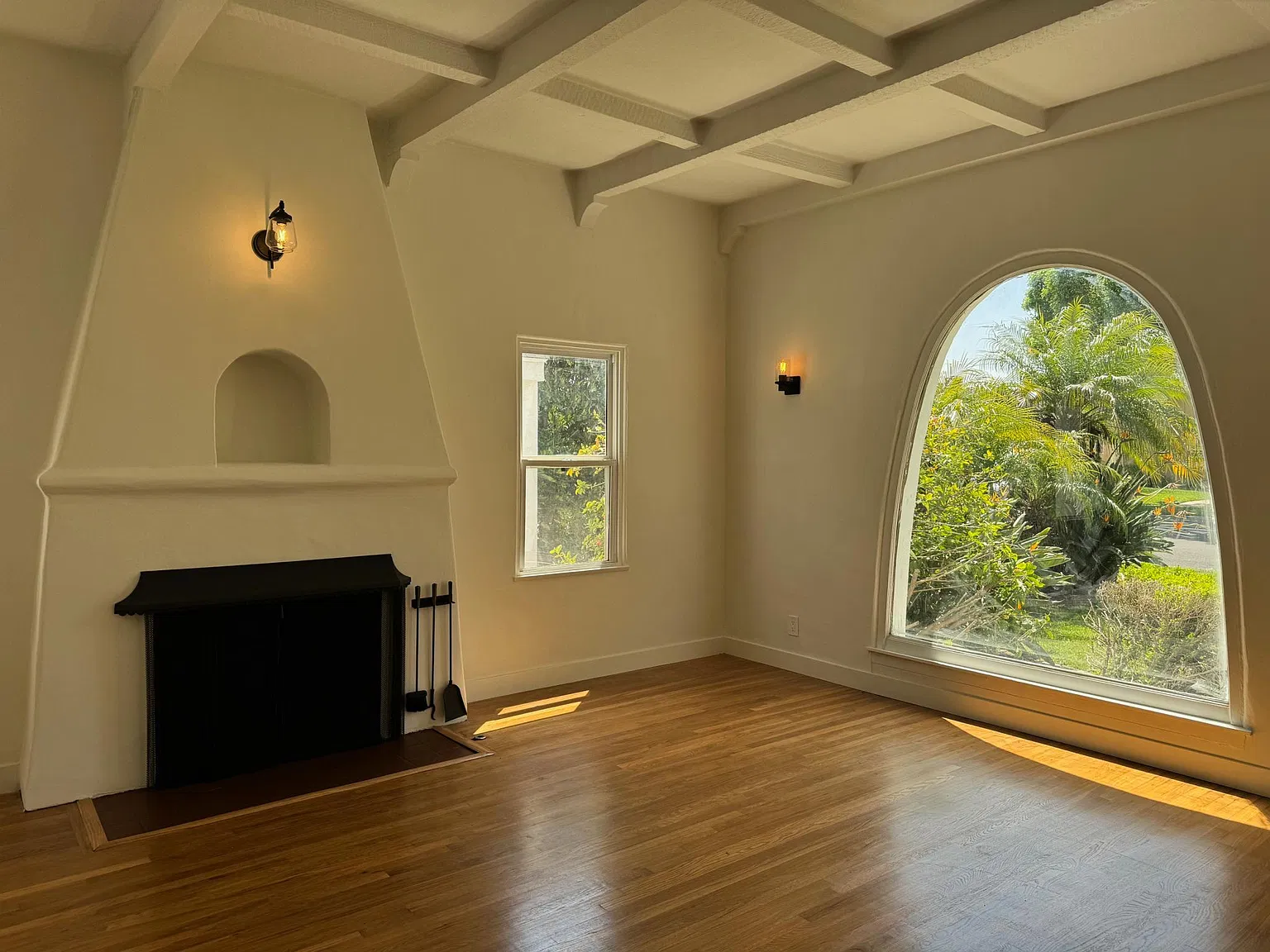 2 bed, 1.5 bath, 1755 sqft, $5,700 — Photo 3