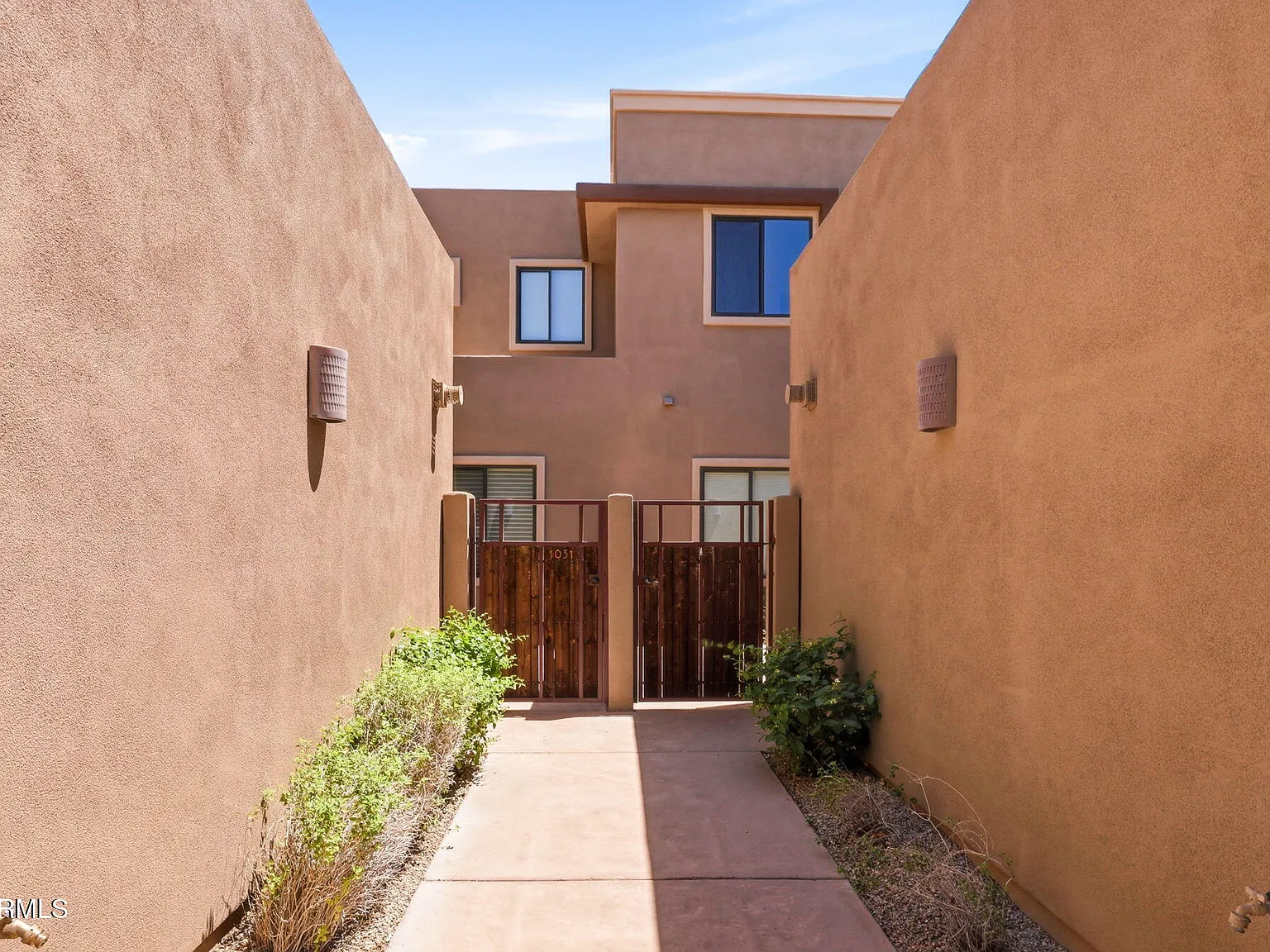 2 bed, 2.0 bath, 1987 sqft, $8,000 — Photo 3