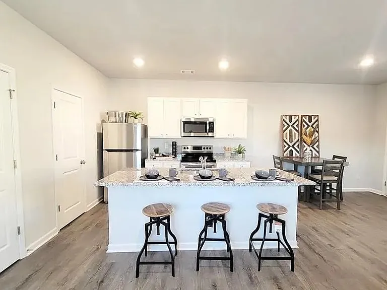 137 Village Green Dr — Photo 1