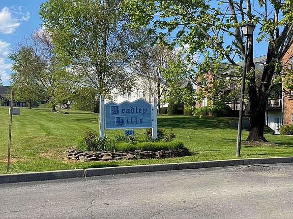 3rd image of W Stone Dr