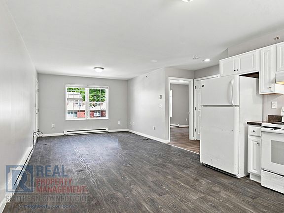 3rd image of 44 Huntington Rd Unit A