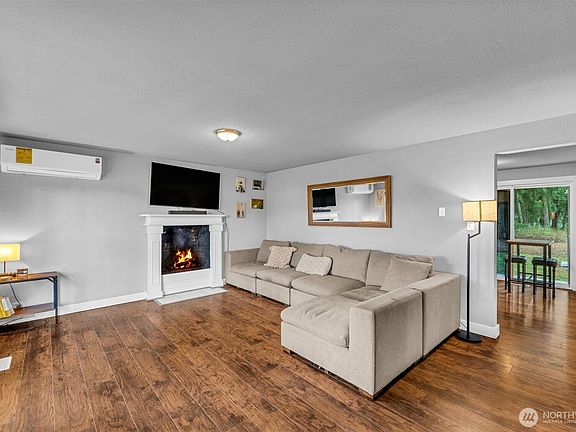 3rd image of 15802 64th Avenue Court East