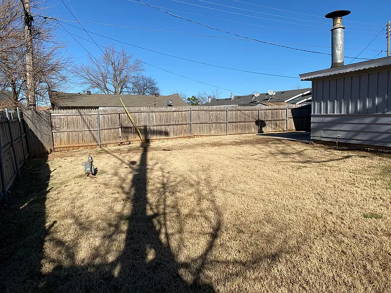 1411 Hampton Dr — Photo 24