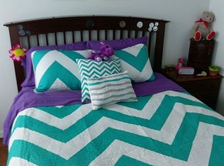 105 Falcon Dr E, Highland, IL 62249