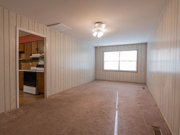 4th image of 131 Hillcrest Dr