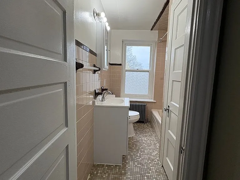 1003 N Charlotte St — Photo 15