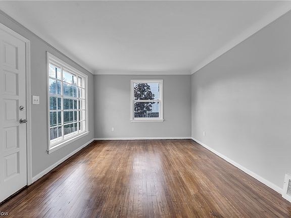 3rd image of 10623 Wadsworth Ave