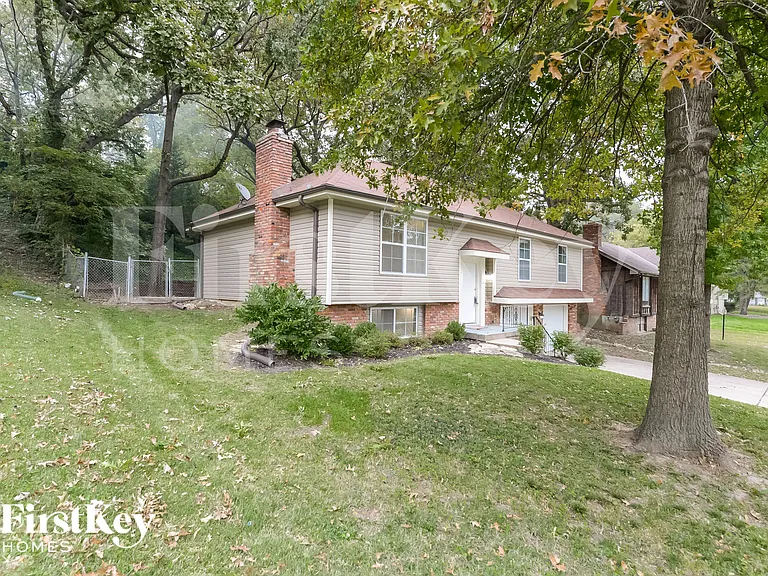 5905 NW Whispering Oaks Ln — Photo 16