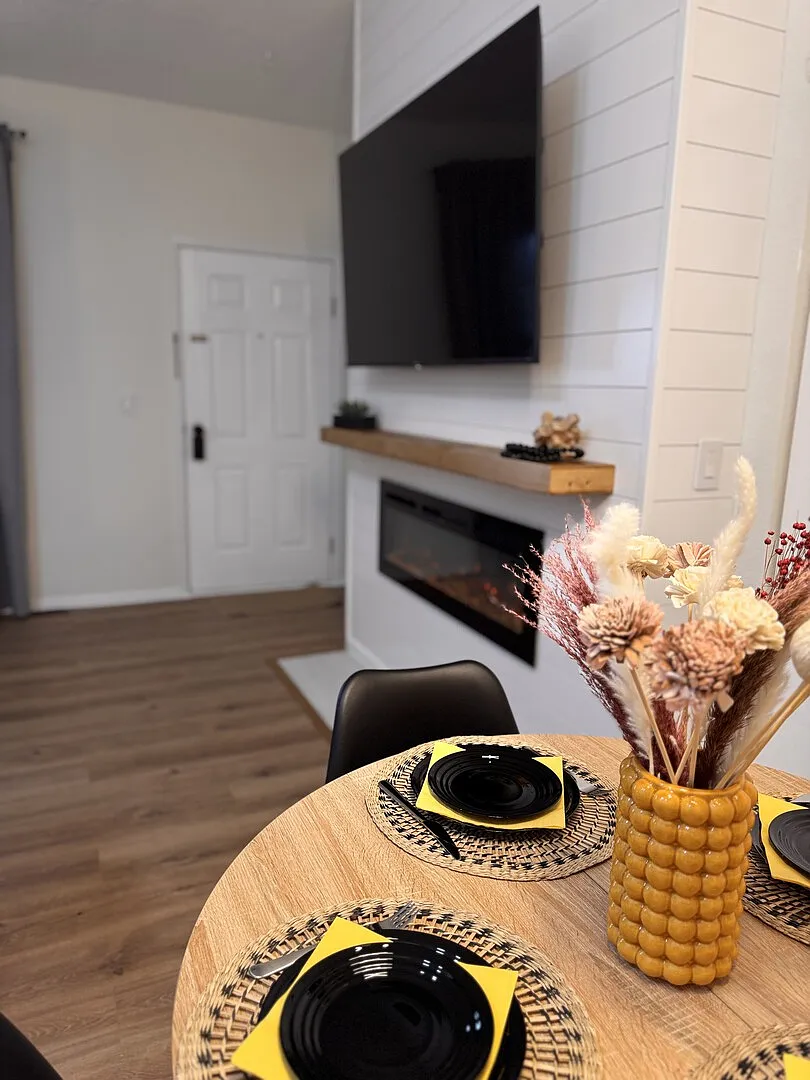 Beautiful renovated one bedroom apartment with balcony — Photo 2