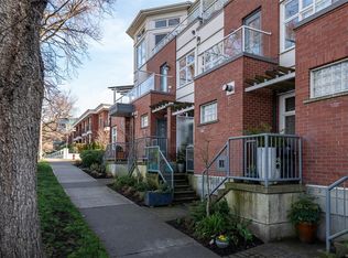 60 Dallas, Victoria, BC V8V 1A2