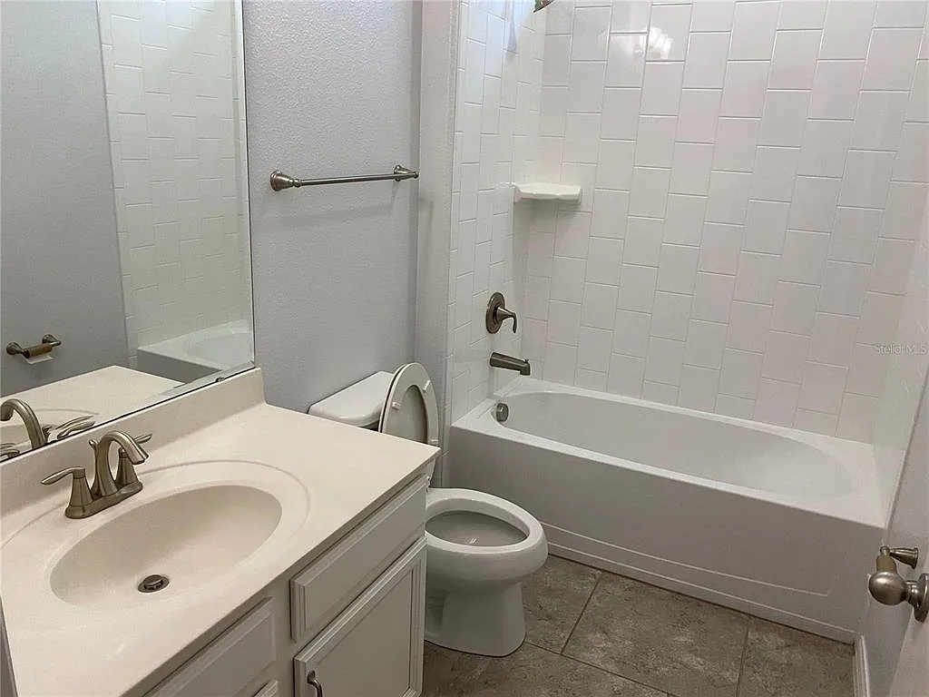 3 bed, 2.0 bath, 1898 sqft, $2,600 — Photo 4