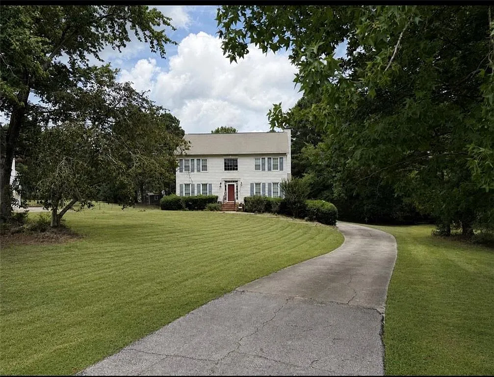 4 bed, 2.5 bath, 2464 sqft, $4,000 — Photo 2