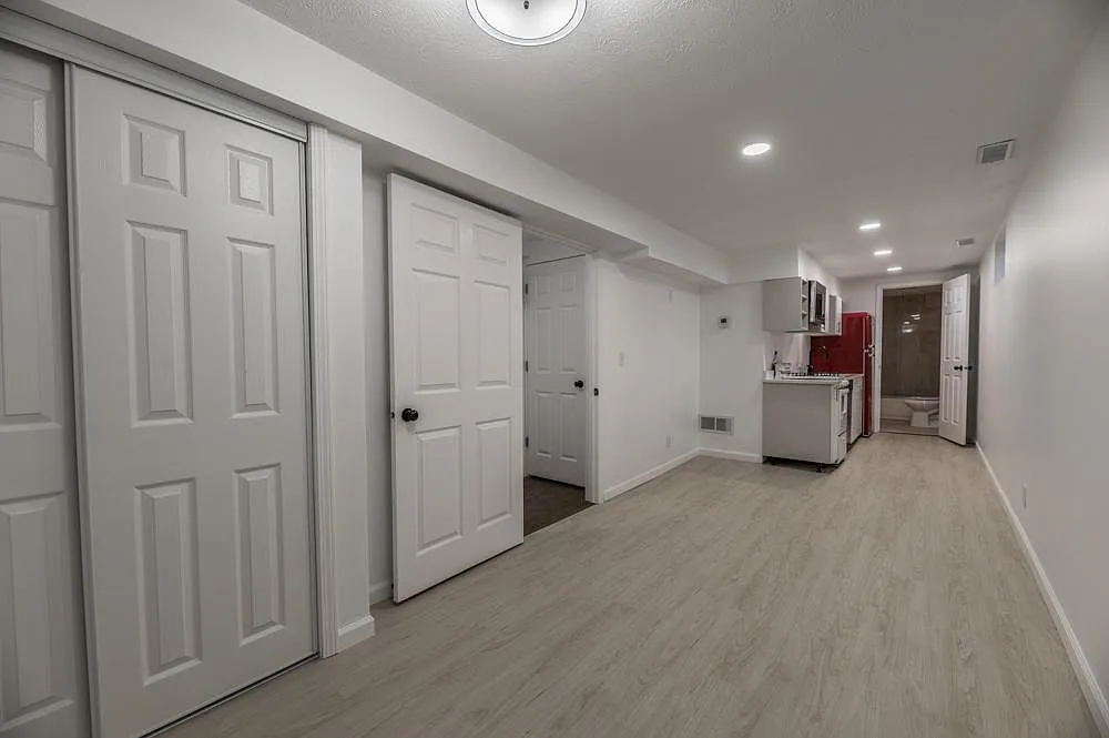 Studio, 350 sqft, $895 — Photo 4