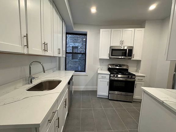 3rd image of 11420 Queens Blvd #3