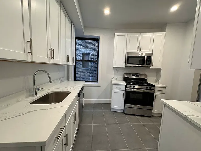 11420 Queens Blvd #3 — Photo 3