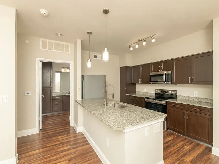 Amber Oaks — Photo 1