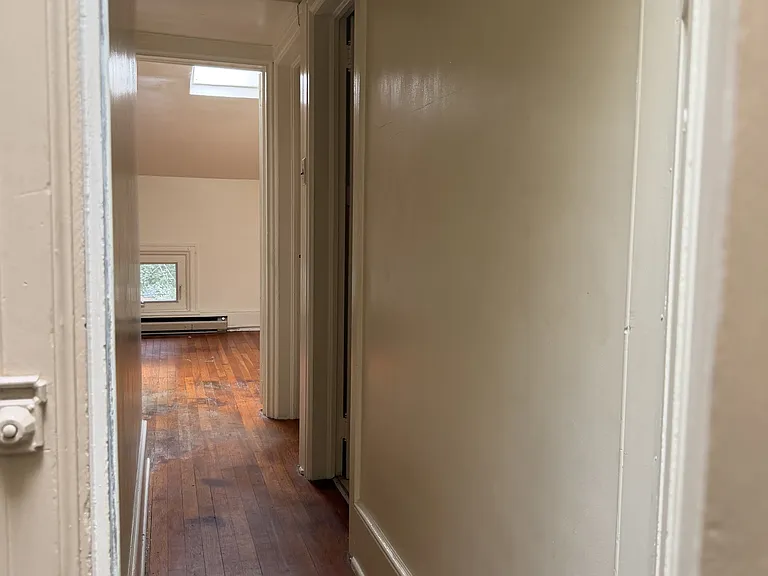 122 S West St #5 — Photo 2