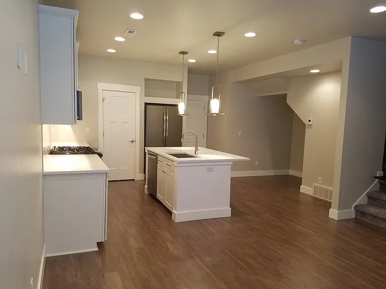 1220 W Clark Ln — Photo 2