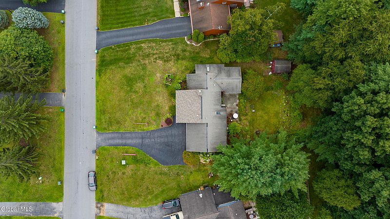 4th image of 85 Meadow Rue Place
